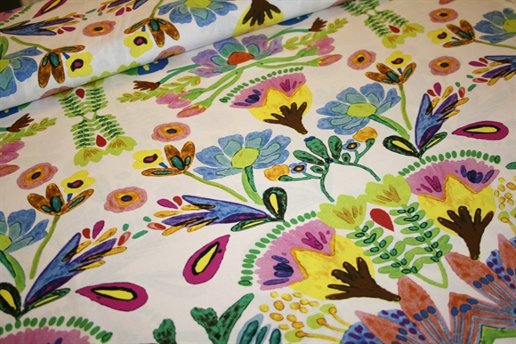 Viscose stof med farvestrålende blomster på en lys bund