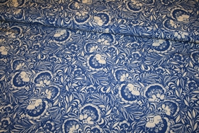 Vævet viskose stof med middelhavsinspireret blåt print