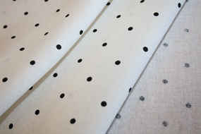 Hvid hør -og viskoseblanding med små sorte prikker