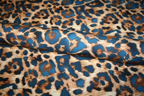 Twillvævet viscose med leopardprint og bort