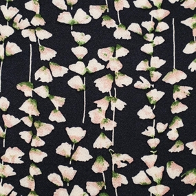 100% viskose crepe med blomster på en mørkeblå bund