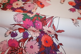 VIskose stof med blomster og bort