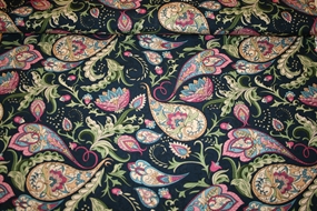 Viskose stof med paisley print på mørkeblå bund