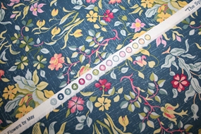 William Morris stof bomuld \'Flowers by May Navy\'