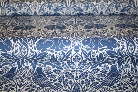 William Morris stof \'Brer Rabbit Blue\'