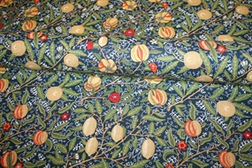 William Morris bomulds stof \'Fruit Ink\'