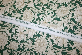 William Morris bomulds stof \'Chrysanthemum Toile Forest\'