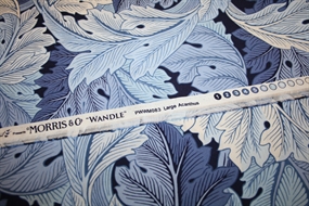 William Morris stof \'Large Acanthus Blue\'