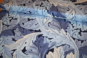 William Morris stof \'Large Acanthus Blue\'