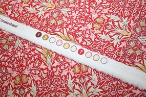 William Morris bomulds stof \'Snakeshead Thornedrose\'
