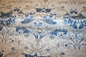William Morris Strawberry Thief Vellum – bomuldsstof med fugle og jordbær