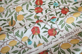 William Morris bomuldsstof \'Fruit White\'
