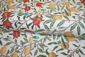 William Morris bomuldsstof \'Fruit White\'