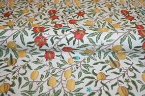 William Morris bomuldsstof \'Fruit White\'